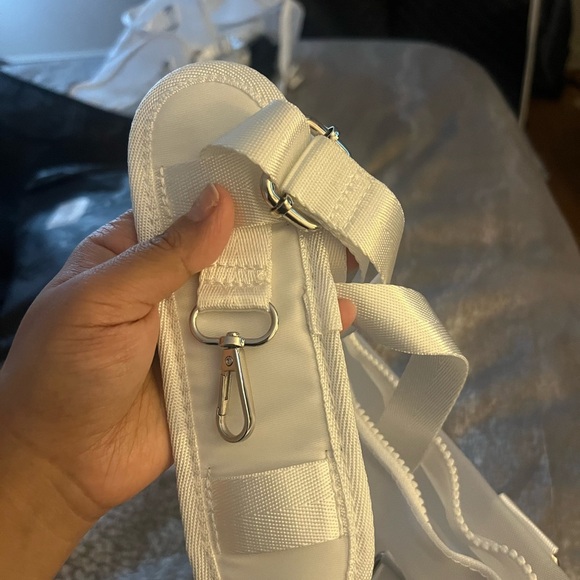 ALO Yoga White mesh duffle! NWT! - Picture 4 of 8